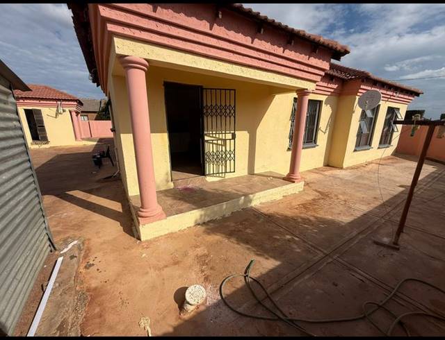 6 BEDROOM HOUSE FOR SALE IN SOSHANGUVE JJ